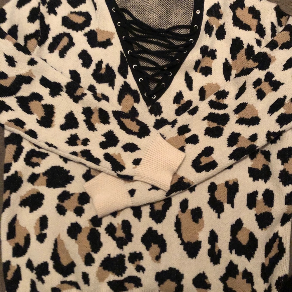 Leopard Boutique Sweater Never Worn! 🖤